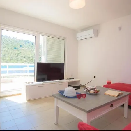 Dada I Lela Beachfront Apartment *