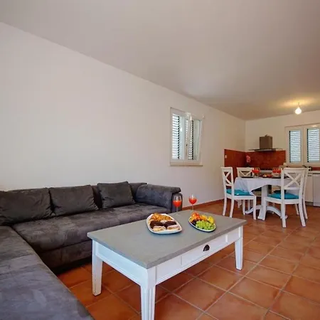 Dada I Lela Beachfront Apartment