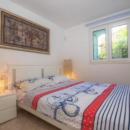 Dada I Lela Beachfront Apartment *